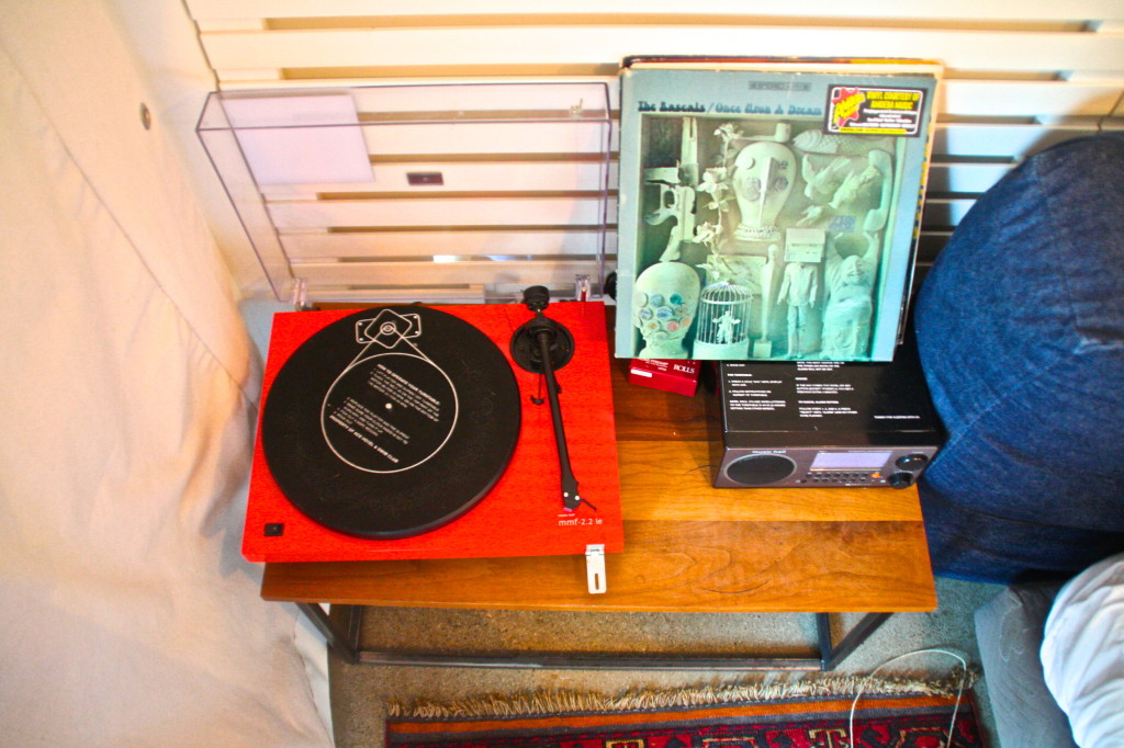 camp-mighty-dear-handmade-life-2013-go-mighty-ace-hotel-palm-springs-room-patio-record-player