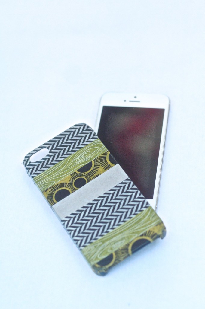 washi-tape-diy-craft-tutorial-how-to-cell-phone-cover