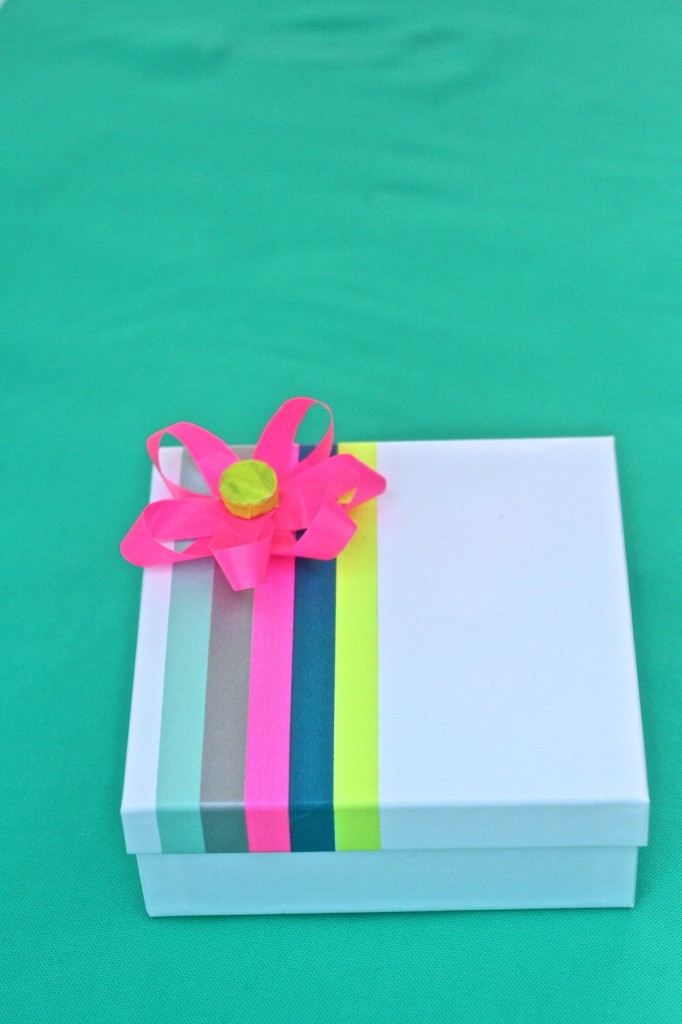 washi-tape-diy-craft-tutorial-how-to-striped-gif-box-bow