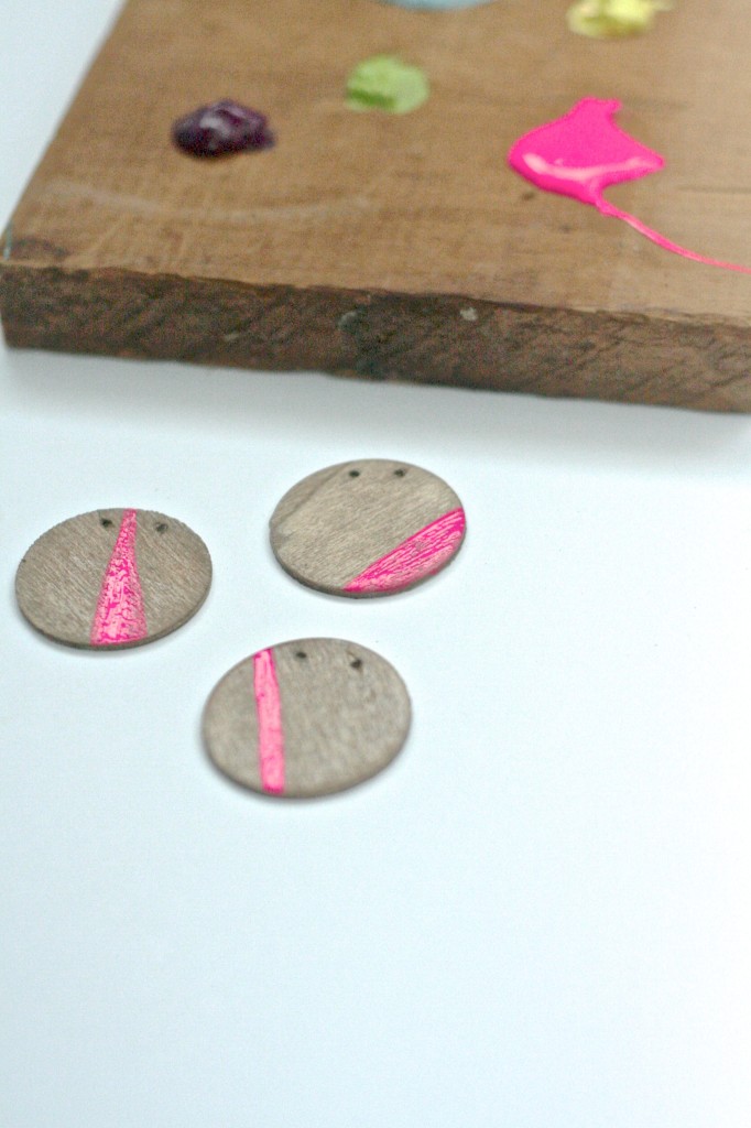 2-how-to-make-painted-wood-necklace-dear-handmade-life
