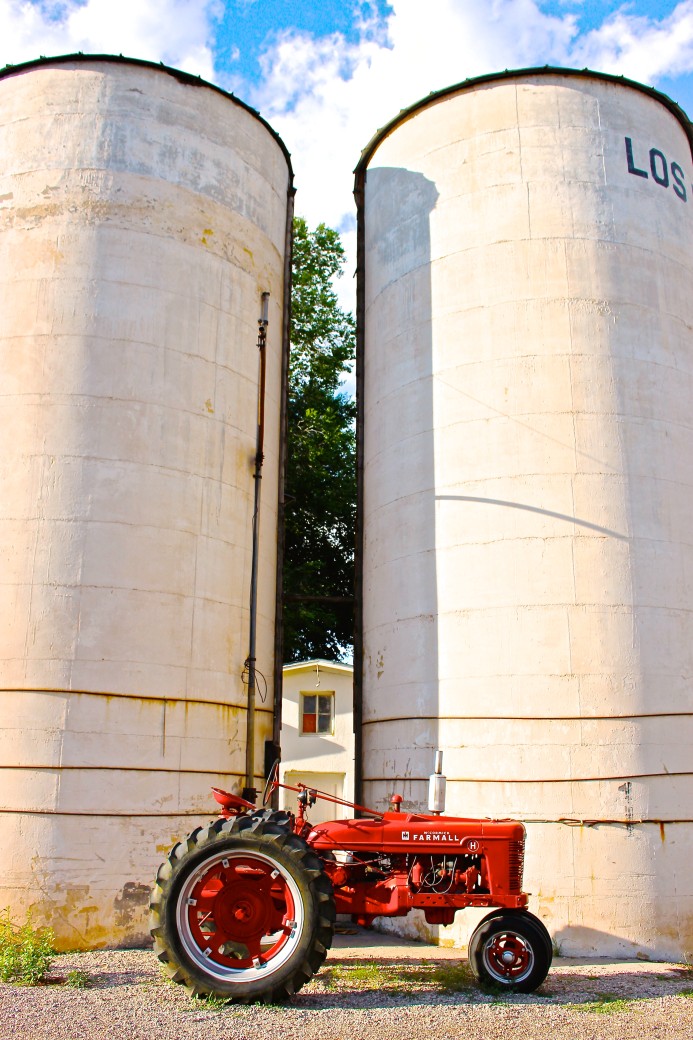 los-poblanos-inn-Albuquerque-new-mexico-dear-handmade-life-water-silo-white-red-tractor