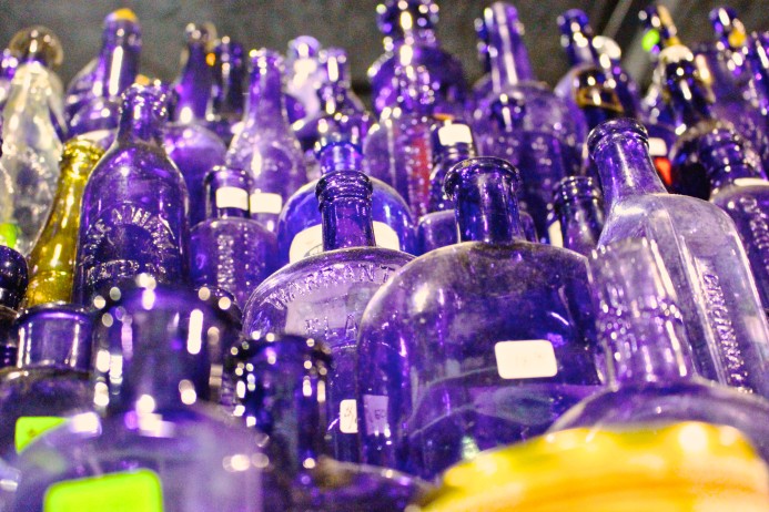 the-127-yard-sale-corridor-kentucky-frankfurt-Russell-Springs-vintage-purple-bottle