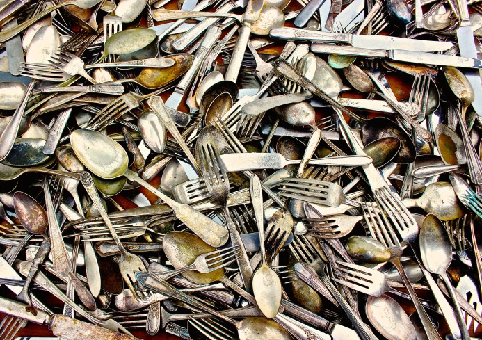 127-yard-sale-corridor-kentucky-tennessee-utensils-utencils-silver-fork-knife-spoon-collection-pile
