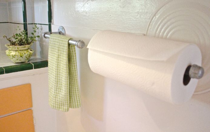DIY steel pipe towel holder from Dear Handmade Life
