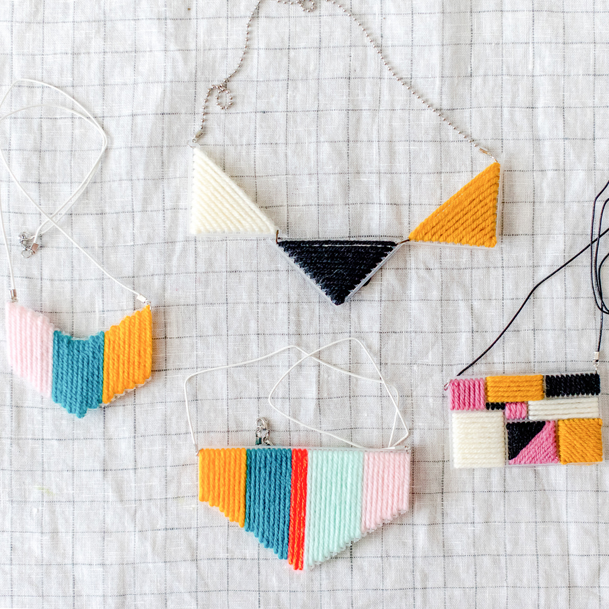 DIY Yarn Statement necklace - Dear Handmade Life