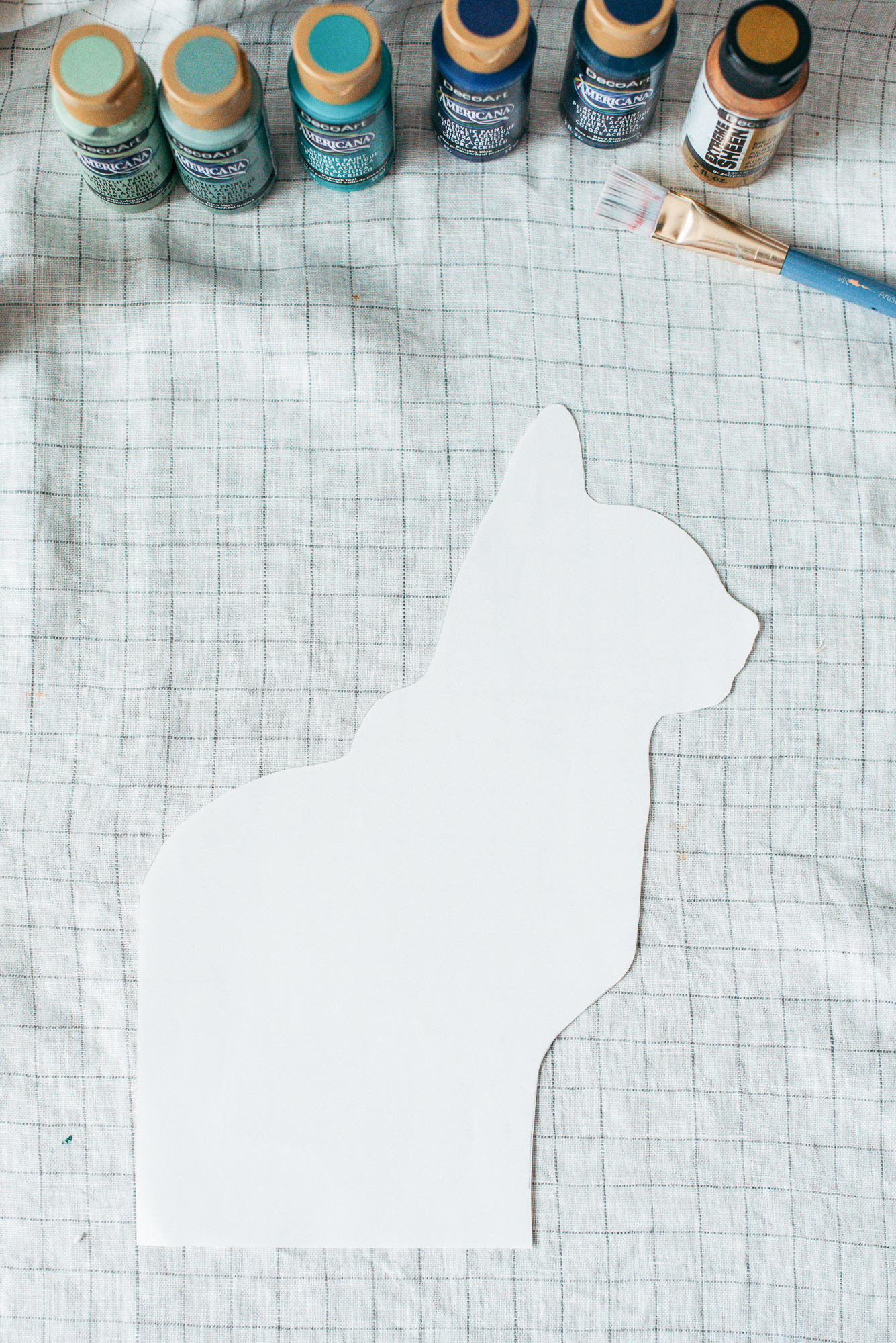 DIY pet silhouette art from Dear Handmade Life